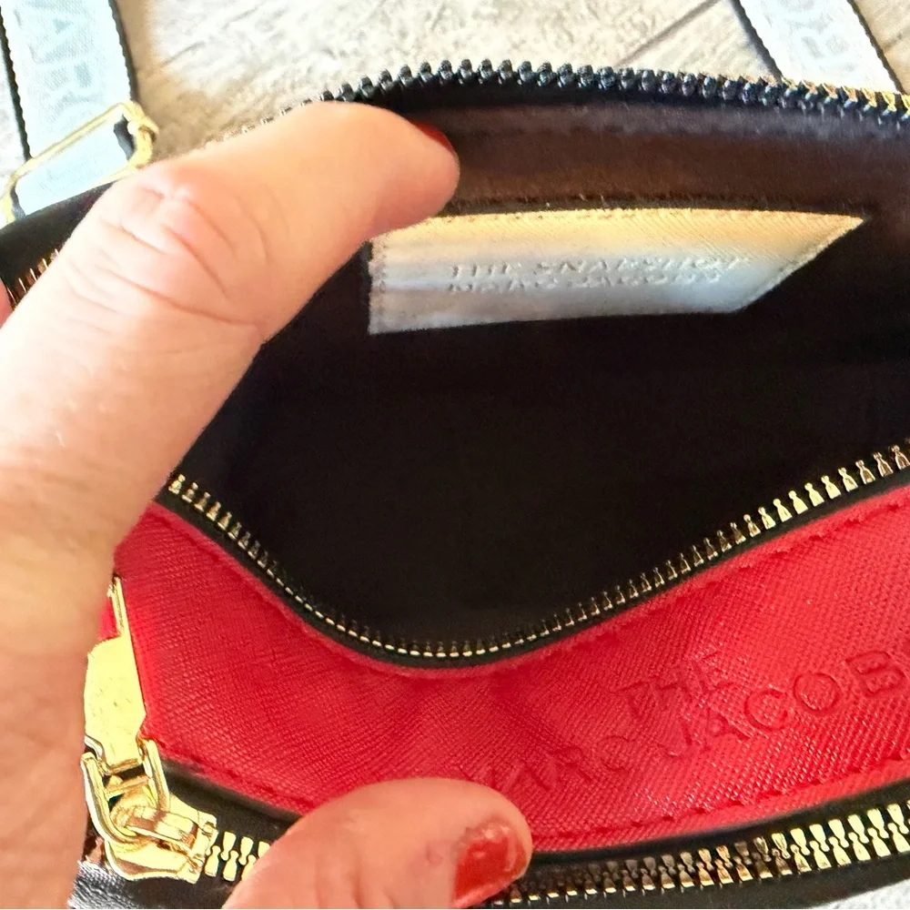 Marc Jacobs White Crossbody Snapshot Bag with Gold Hardware